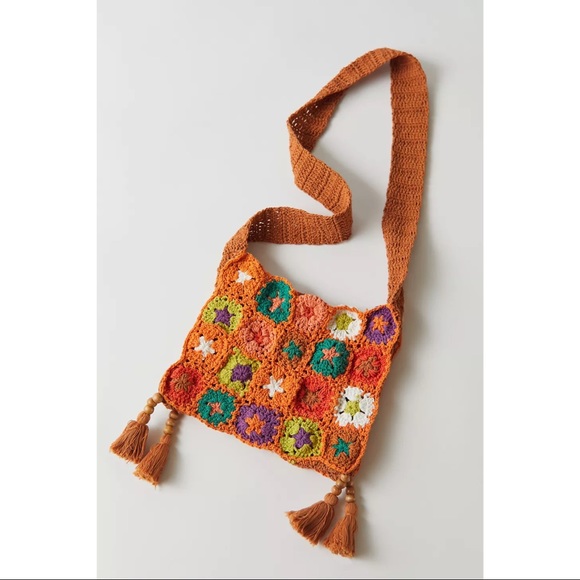 NWT Bells Crochet Crossbody Bag - Picture 2 of 4